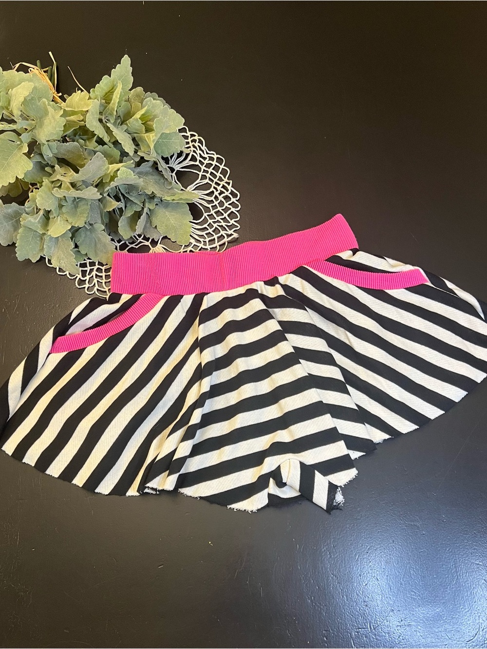 Bucketlist NWT Black White Pink Striped Flowy Skater Pull On Shorts Sz S Raw Hem